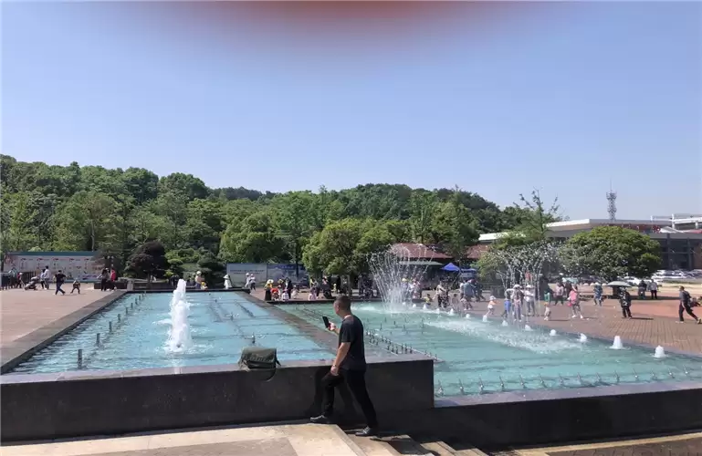 Fontaine musicale à eau du zoo écologique de Changsha, Chine 11 Changsha Ecological Zoo Water Musical Fountain, China1