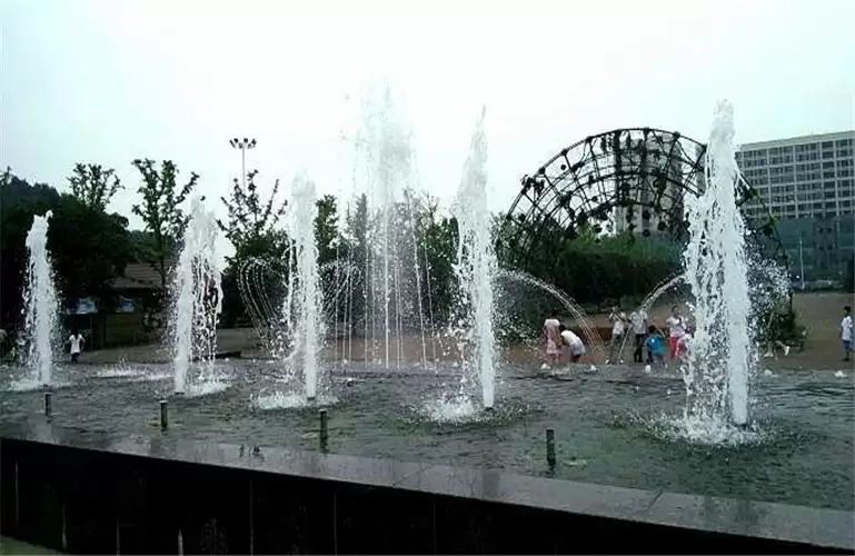 Fontaine musicale à eau du zoo écologique de Changsha, Chine 12 Changsha Ecological Zoo Water Musical Fountain, China2