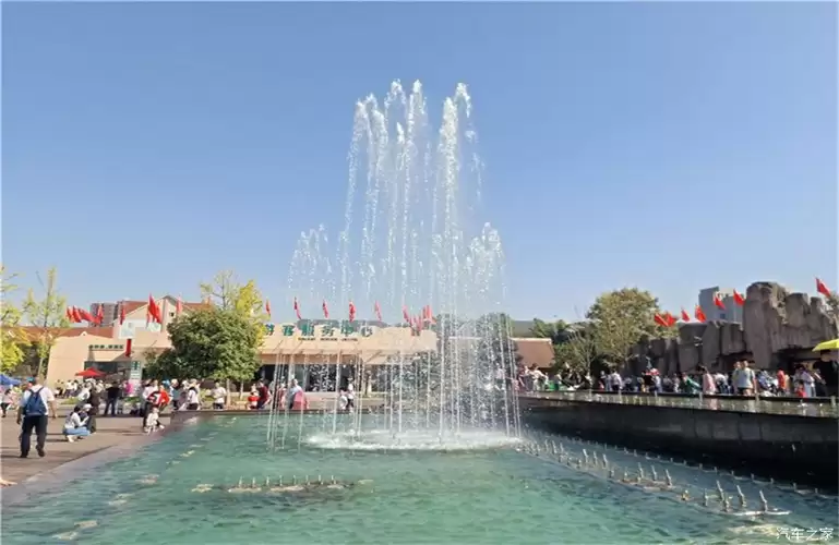 Fontaine musicale à eau du zoo écologique de Changsha, Chine 14 Changsha Ecological Zoo Water Musical Fountain, China3