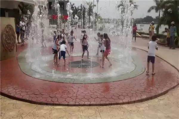 interactive dry floor fountain