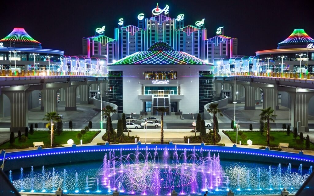 Fontaines dansantes au Turkménistan : un mélange fascinant d'eau, de lumière et de musique 3 Ashgabat Mall Fountain