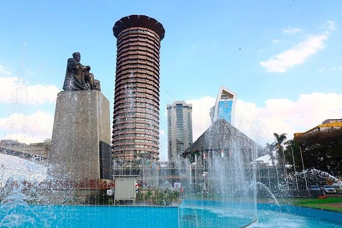 La fontaine dansante du KICC au Kenya, en Afrique 1 KICC dancing fountain