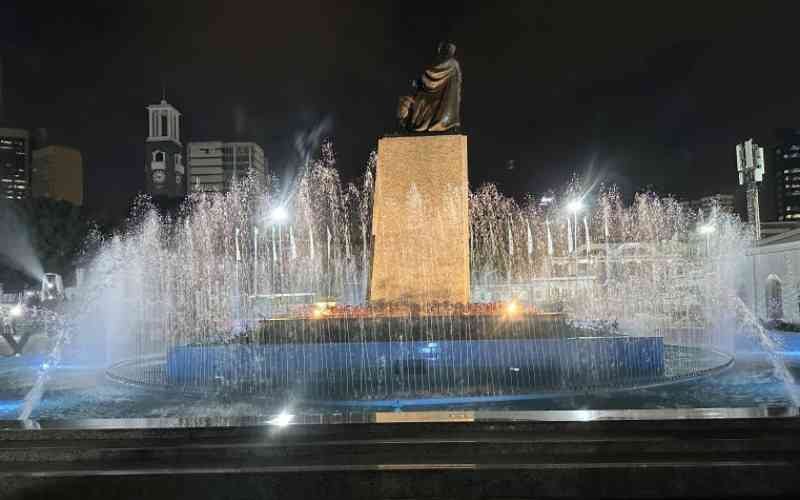 La fontaine dansante du KICC au Kenya, en Afrique 2 Kicc dancing fountain
