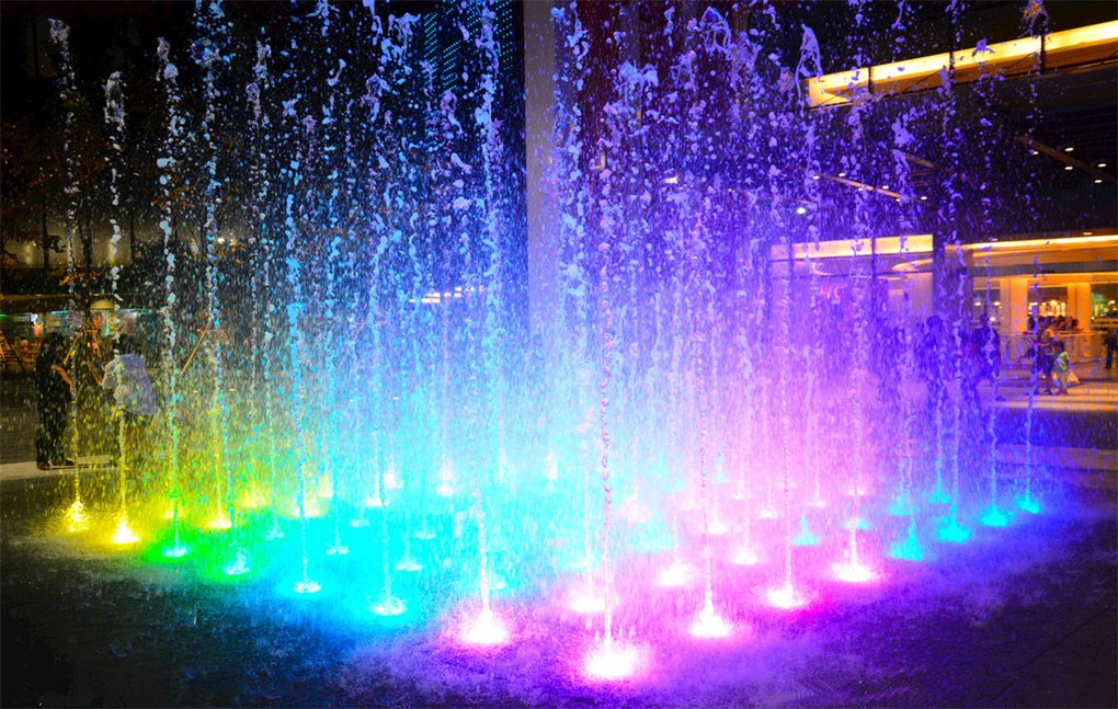 La Fontaine Lumineuse : Quand la Technologie et le Design Transforment l'Espace Public 16 Musical Fountains