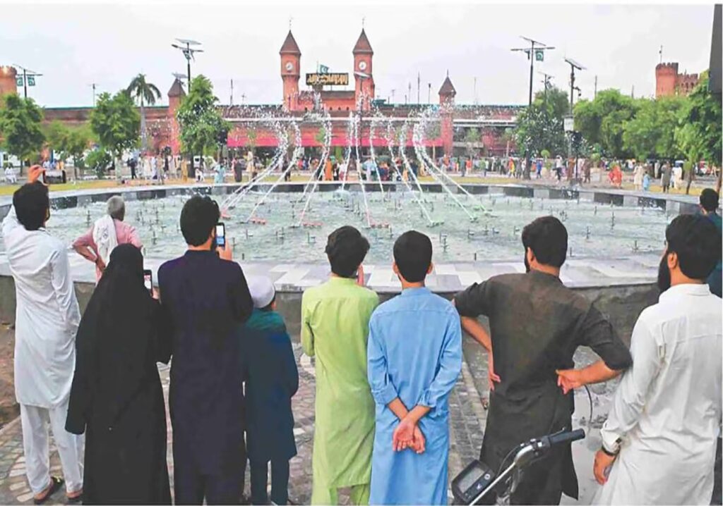 Exportation de la fontaine dansante vers le Pakistan : le spectacle aquatique de la gare de Lahore 9 dancing fountain